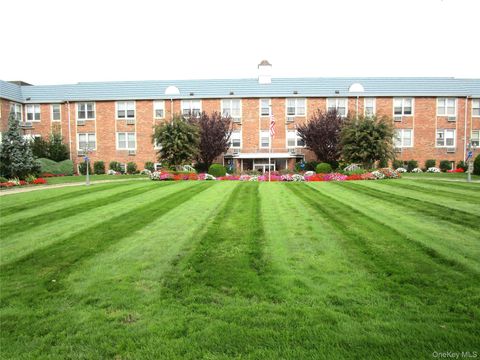 Photo of 75 Noble Street #126, Lynbrook, NY 11563 (MLS # 926677)