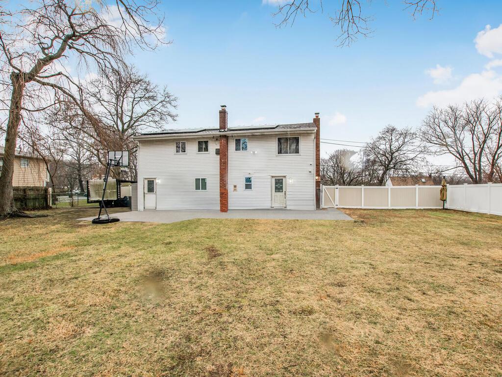 34 New Hampshire Avenue, Bay Shore, New York image 28