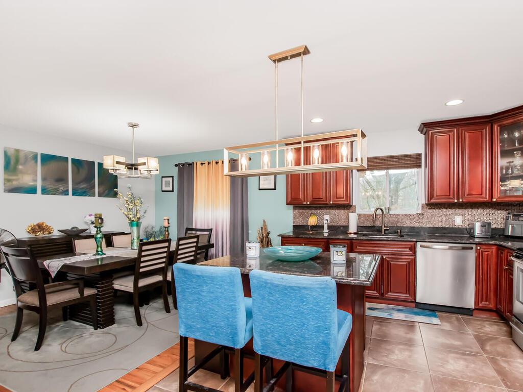 34 New Hampshire Avenue, Bay Shore, New York image 6