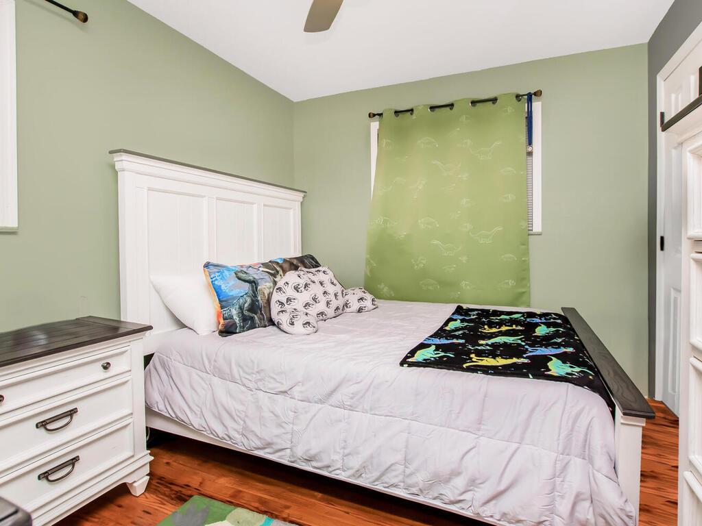 34 New Hampshire Avenue, Bay Shore, New York image 12