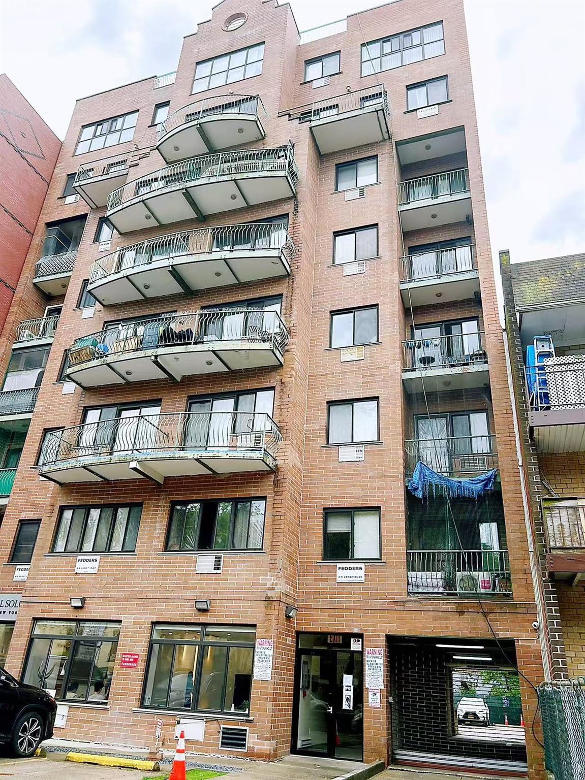 Property for Sale at Roosevelt Avenue 3B, Flushing, Queens, NY - Bedrooms: 2 
Bathrooms: 2 
Rooms: 4  - $599,000
