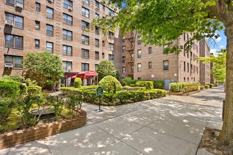 Homes For Sale - 83-15 98th Street #5T<br/> Woodhaven, NY 11421