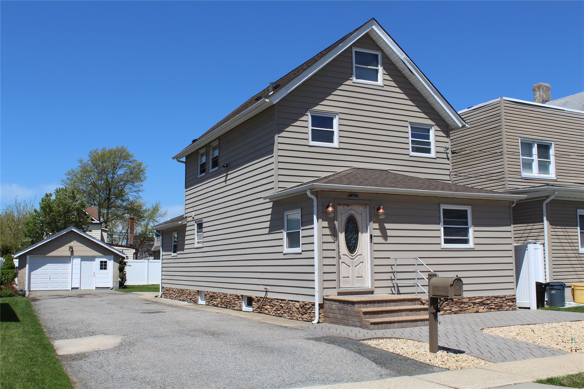 49 N Maple Street, Farmingdale, New York image 2