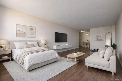 Photo of 118-17 Union Turnpike #9J, Forest Hills, NY 11375 (MLS # 979616)