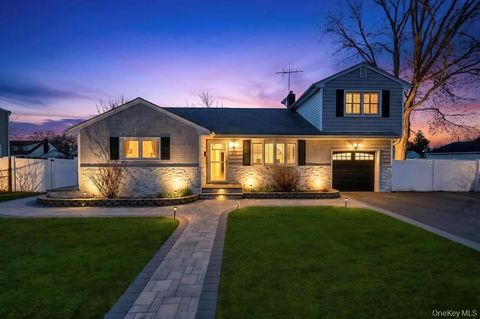 Homes For Sale - 221 Cedar Court<br/> Copiague, NY 11726