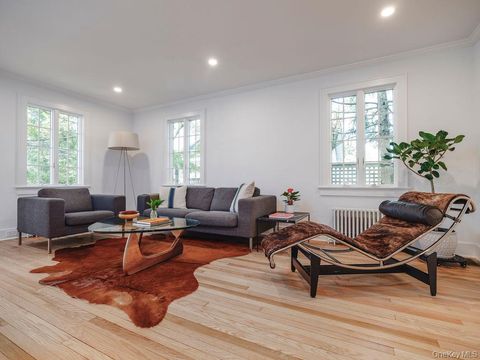 Homes For Sale - 175 AKA 611 Maple Street<br/> Suffolk County, Greenport, NY 11944