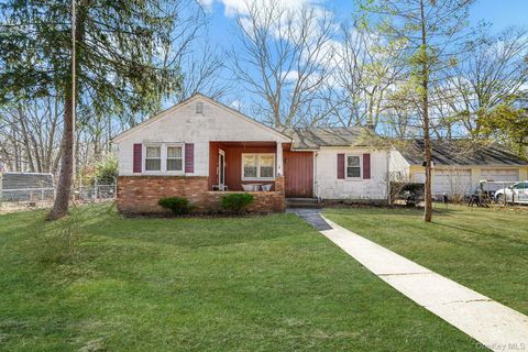 Homes For Sale - 38 Miller Place Middle Island Road<br/> Mount Sinai, NY 11766