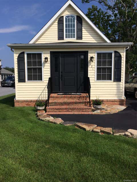 Homes For Sale - 221 S Dunton Avenue<br/> East Patchogue, NY 11772