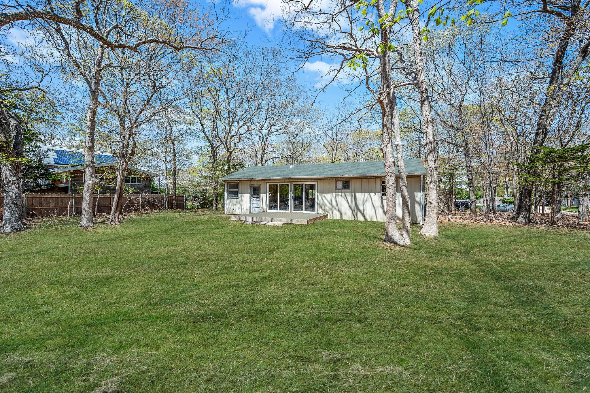 80 Runnymede Drive, East Hampton, New York image 12