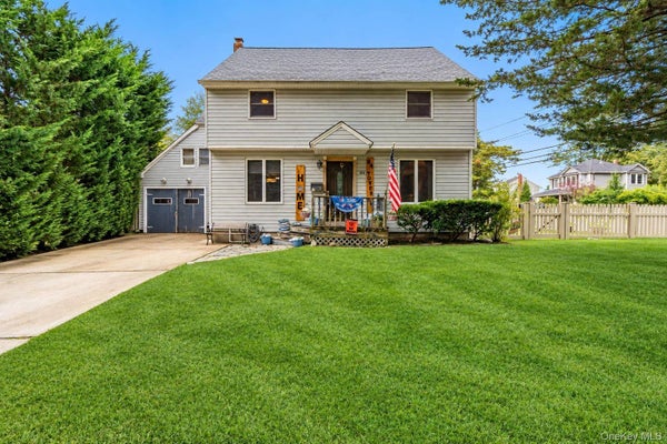 84 TOWER ST, SAYVILLE, NY 11782 - Image bd0ef946ea5d693905ab47f44f615ce2/818164012