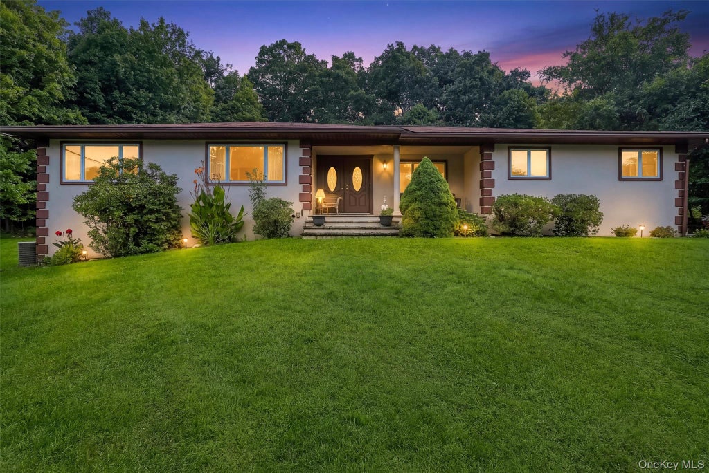Photo of 72 Eastview Drive, Valhalla, NY 10595 (MLS # 1045466)