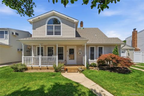 19 Tower Lane Levittown NY 11756