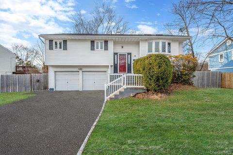 18 Roslyn Court East Patchogue NY 11772
