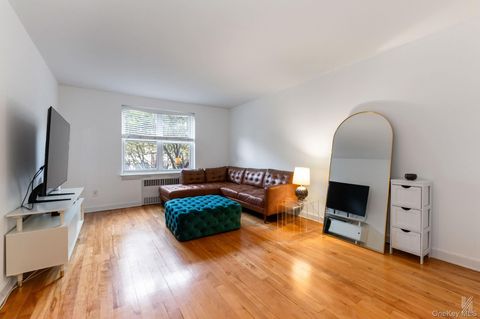 39-55 51st Street 3G Woodside NY 11377