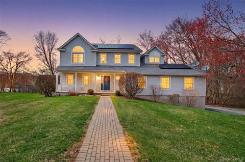 24 Coachlight Drive Poughkeepsie NY 12603