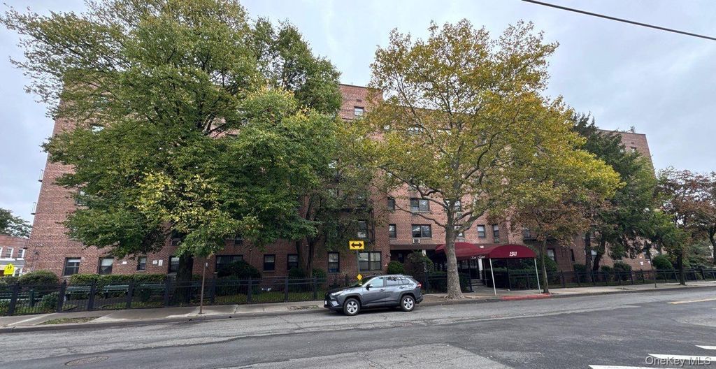 Photo of 131-11 Kew Gardens Road #2M, Richmond Hill, NY 11418 (MLS # 935539)