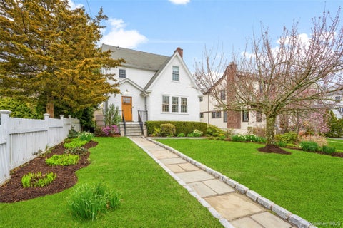 Homes For Sale - 60 Elm Avenue<br/> Larchmont, NY 10538