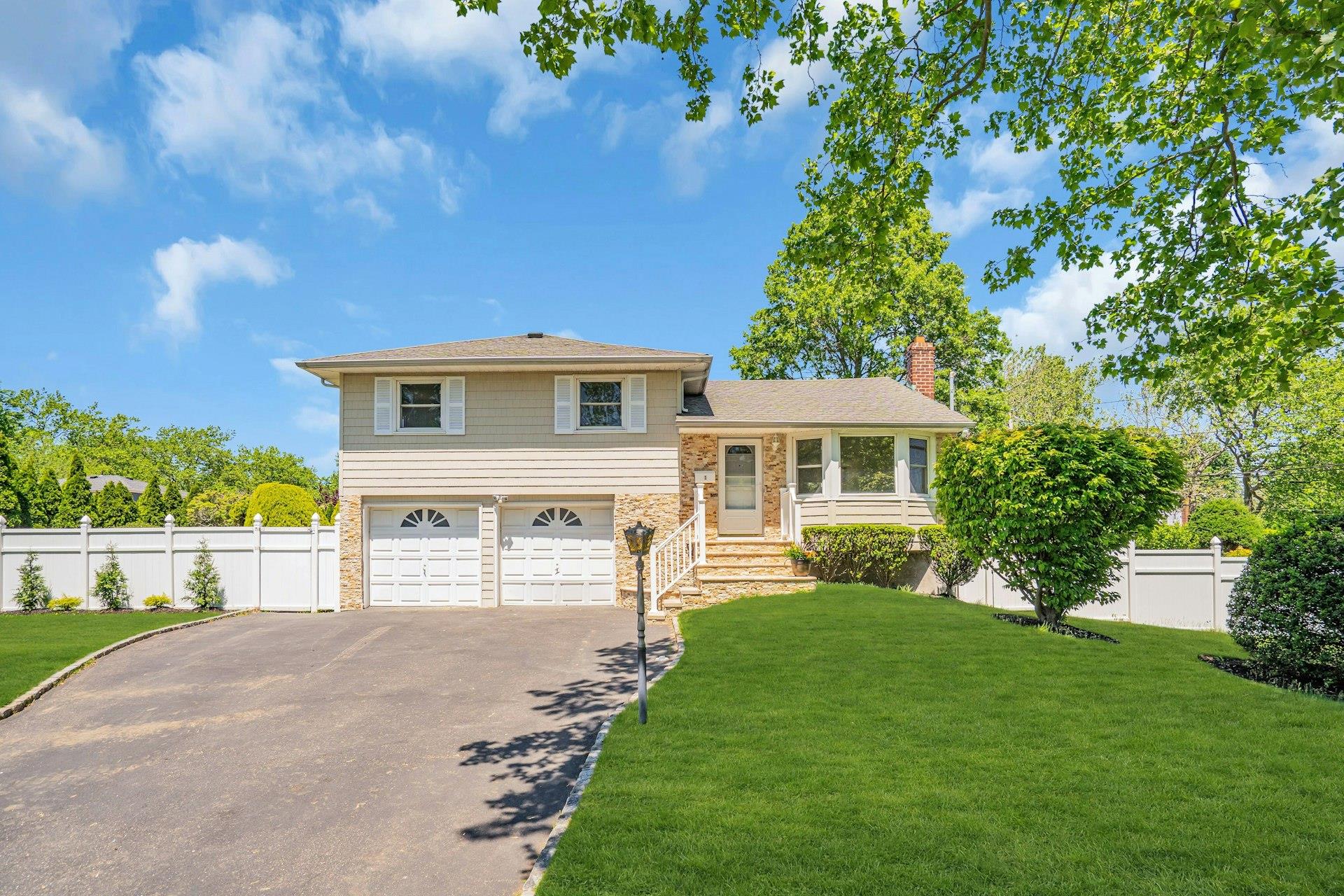 Pasture Court, Commack, Hamptons, NY - 3 Bedrooms  
2 Bathrooms - 
