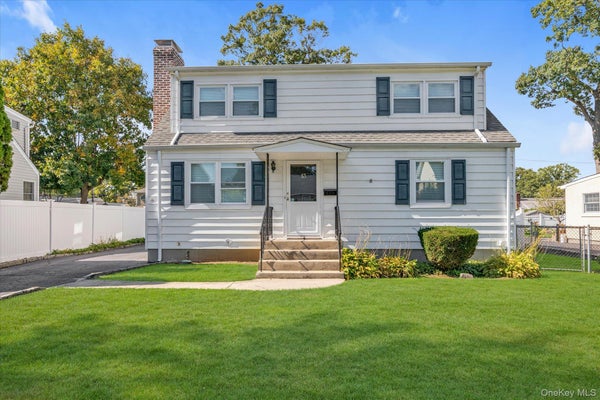 13 INWOOD RD, GLEN COVE, NY 11542 - Image bd3a0e2bcf988f4b2144bd85fdae20a8/371759356