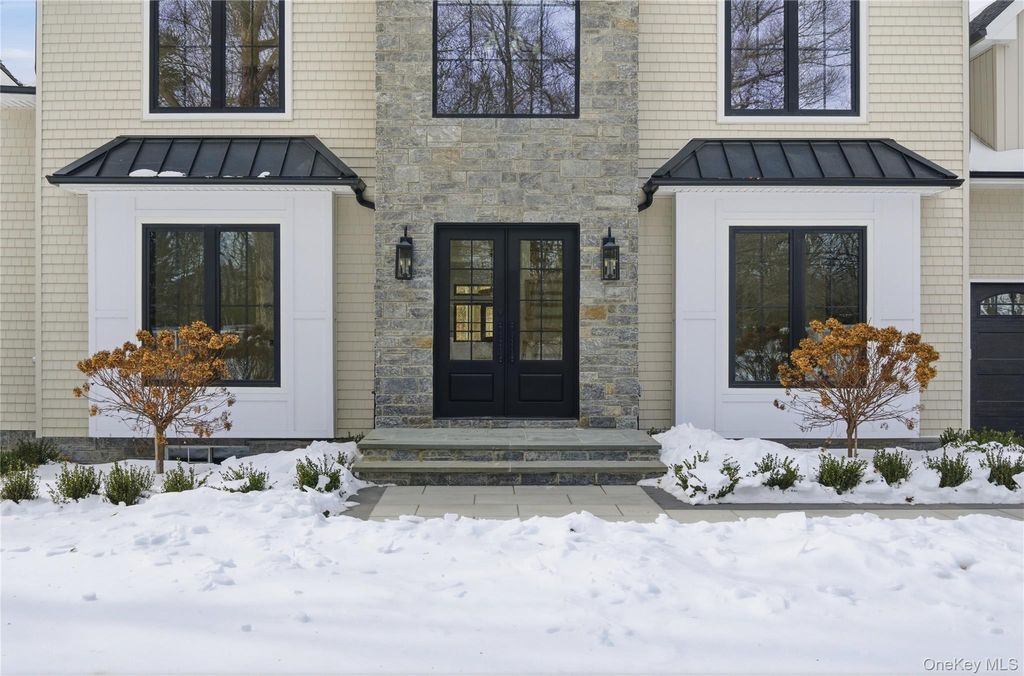 Photo of 115 Weeks Drive, Dix Hills, NY 11746 (MLS # 950606)