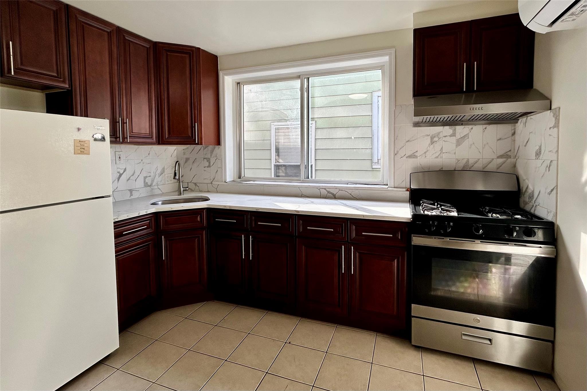 Rental Property at 125th Street, College Point, Queens, NY - Bedrooms: 3 
Bathrooms: 1 
Rooms: 8  - $2,800 MO.