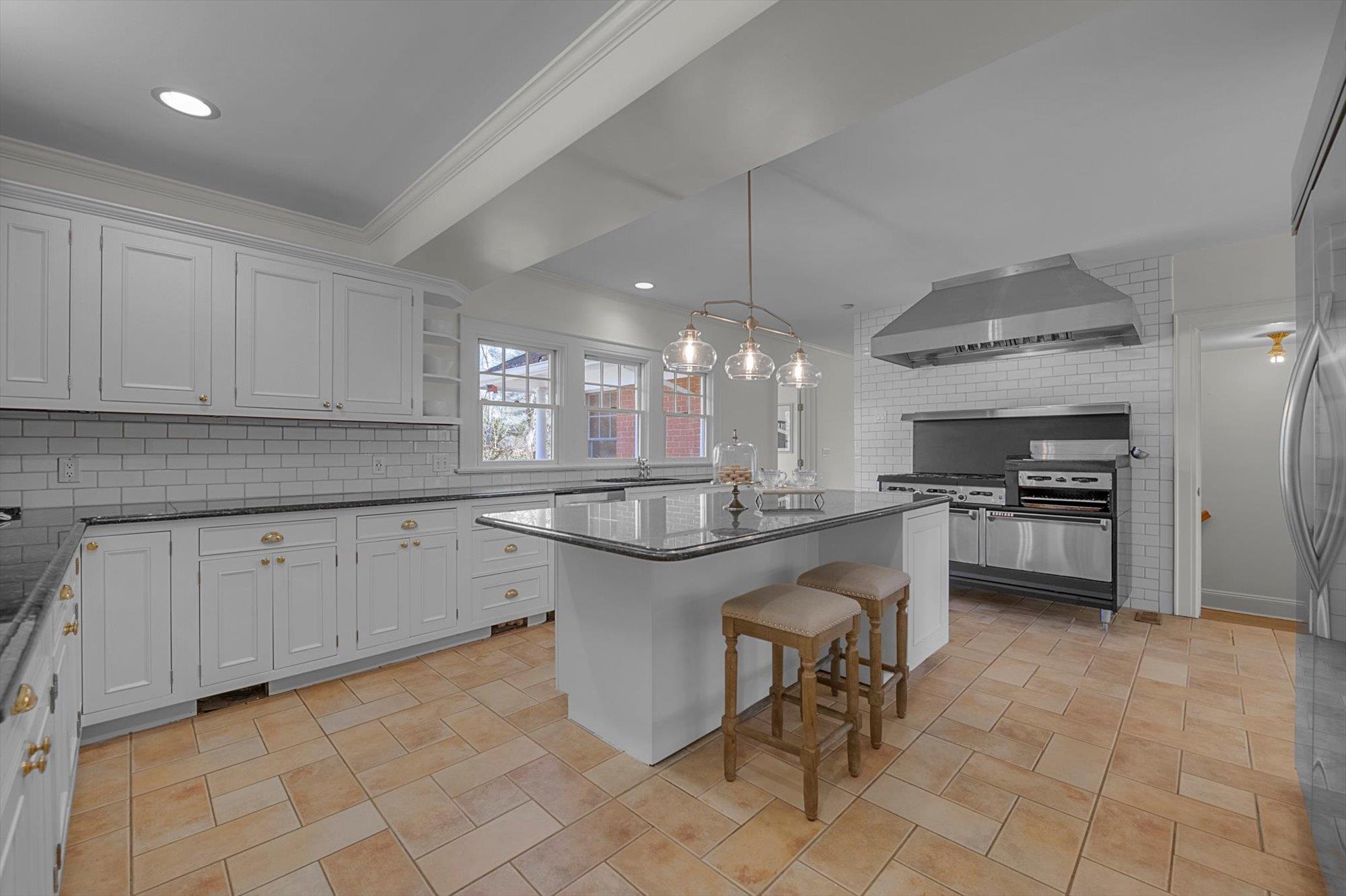 768 Plandome Road, Manhasset, New York image 16