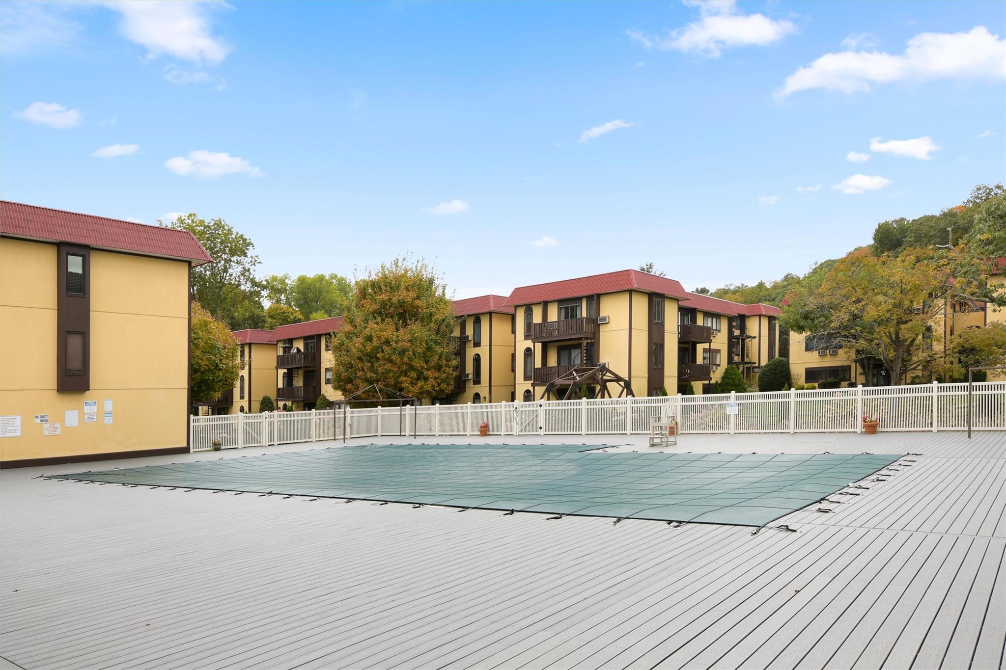 1 Granada Crescent #8, White Plains, New York image 31