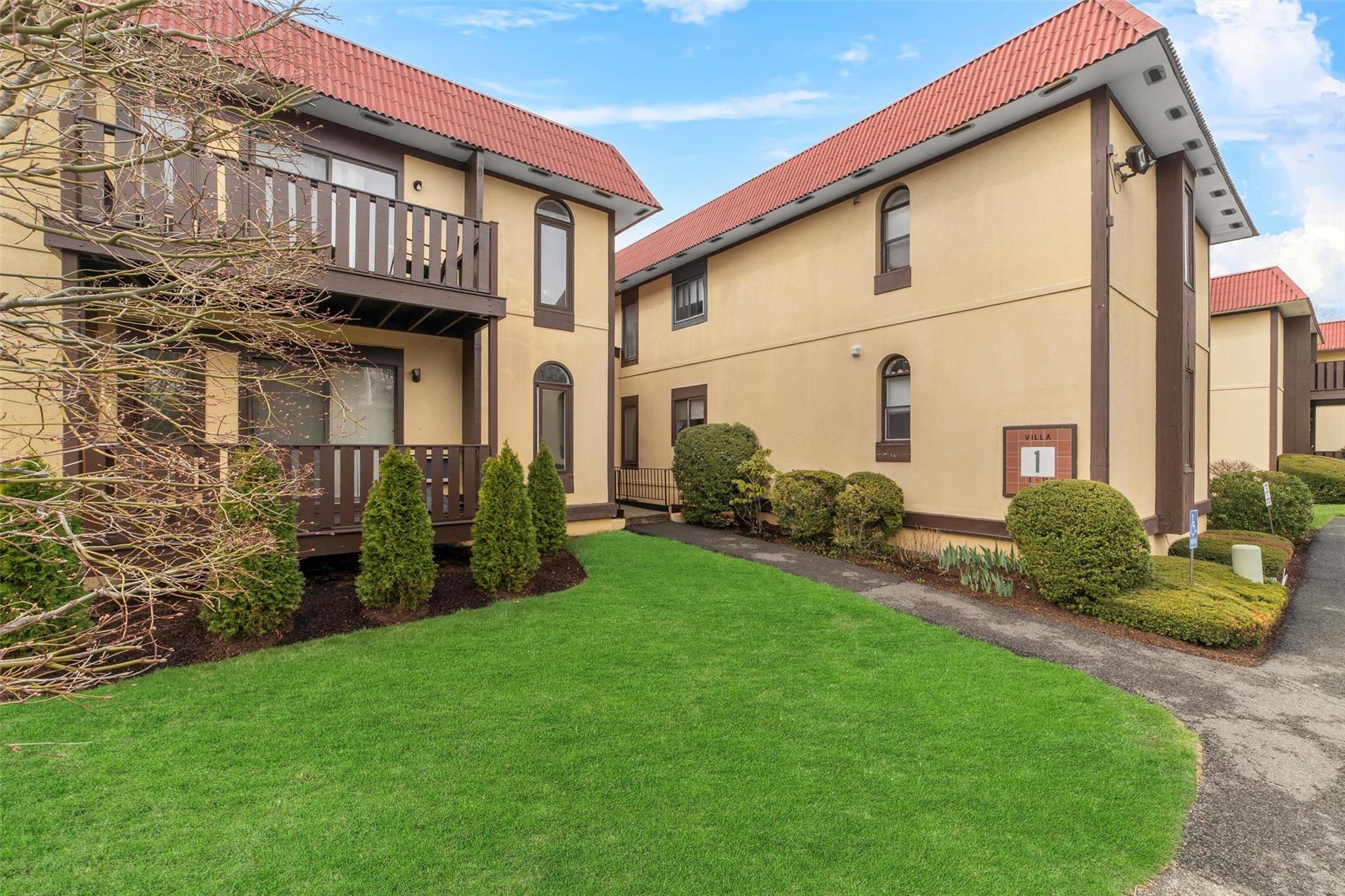 1 Granada Crescent #8, White Plains, New York image 3