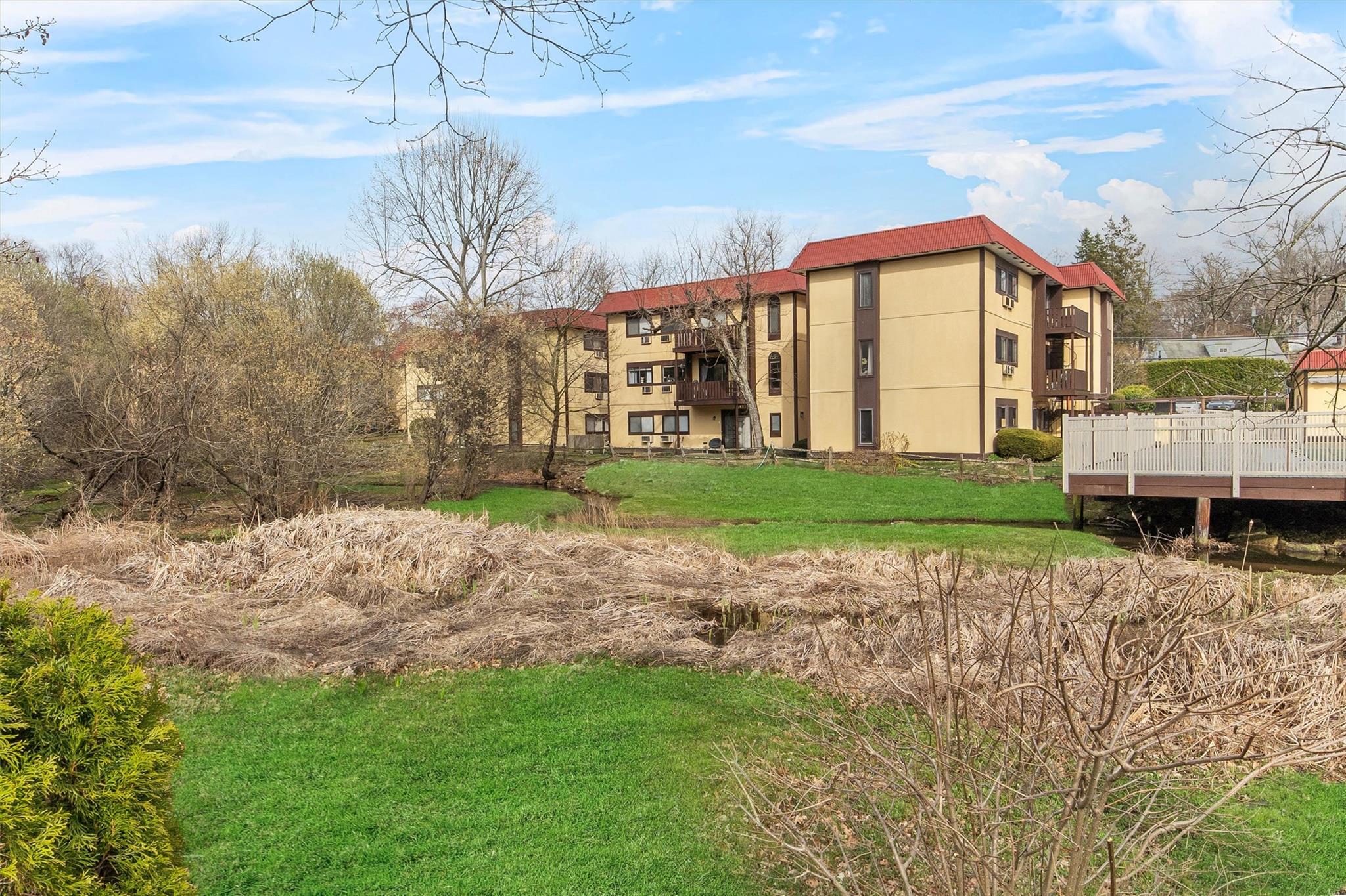 1 Granada Crescent #8, White Plains, New York image 35