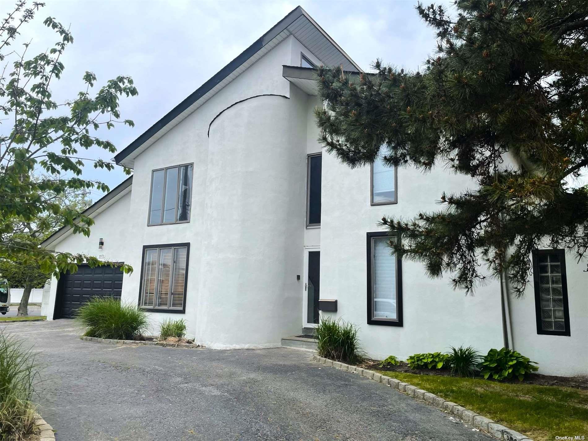 94 CAYUGA Avenue