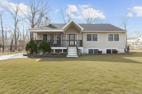 Homes For Sale - 142 Gerard Road<br/> Yaphank, NY 11980