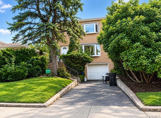 105-20 DITMARS BOULEVARD, EAST ELMHURST, NY 11369 - Image bd52850dccd9ee981ee5ad7e897a6fa2/1745975333