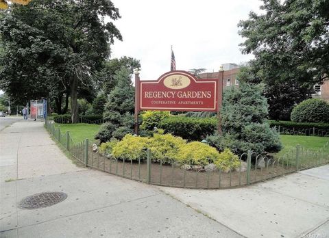 Photo of 141-41 78th Road #3N, Kew Garden Hills, NY 11367 (MLS # 837960)