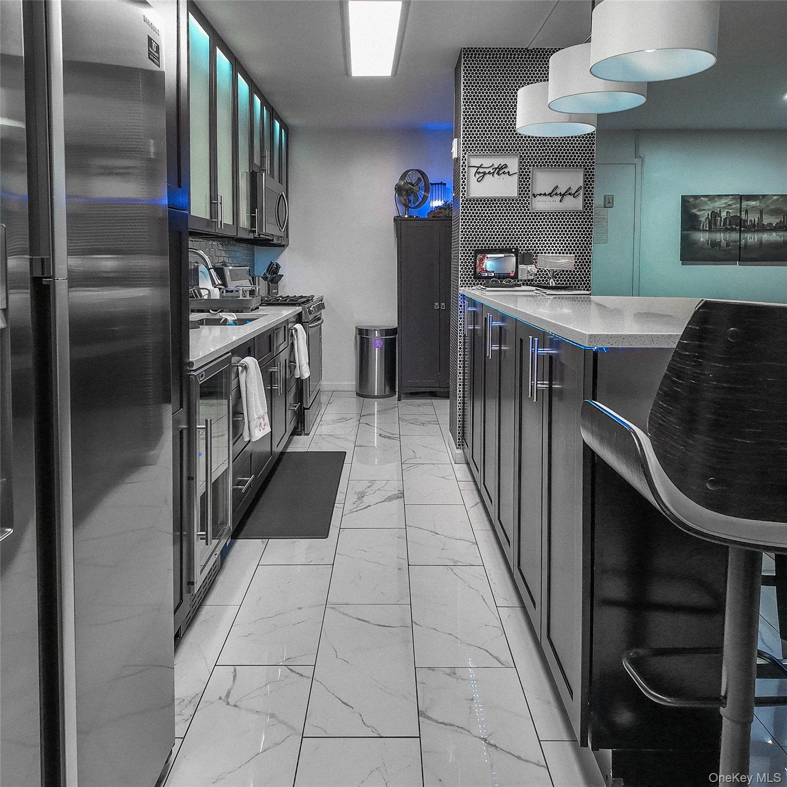 1966 Newbold Avenue 904