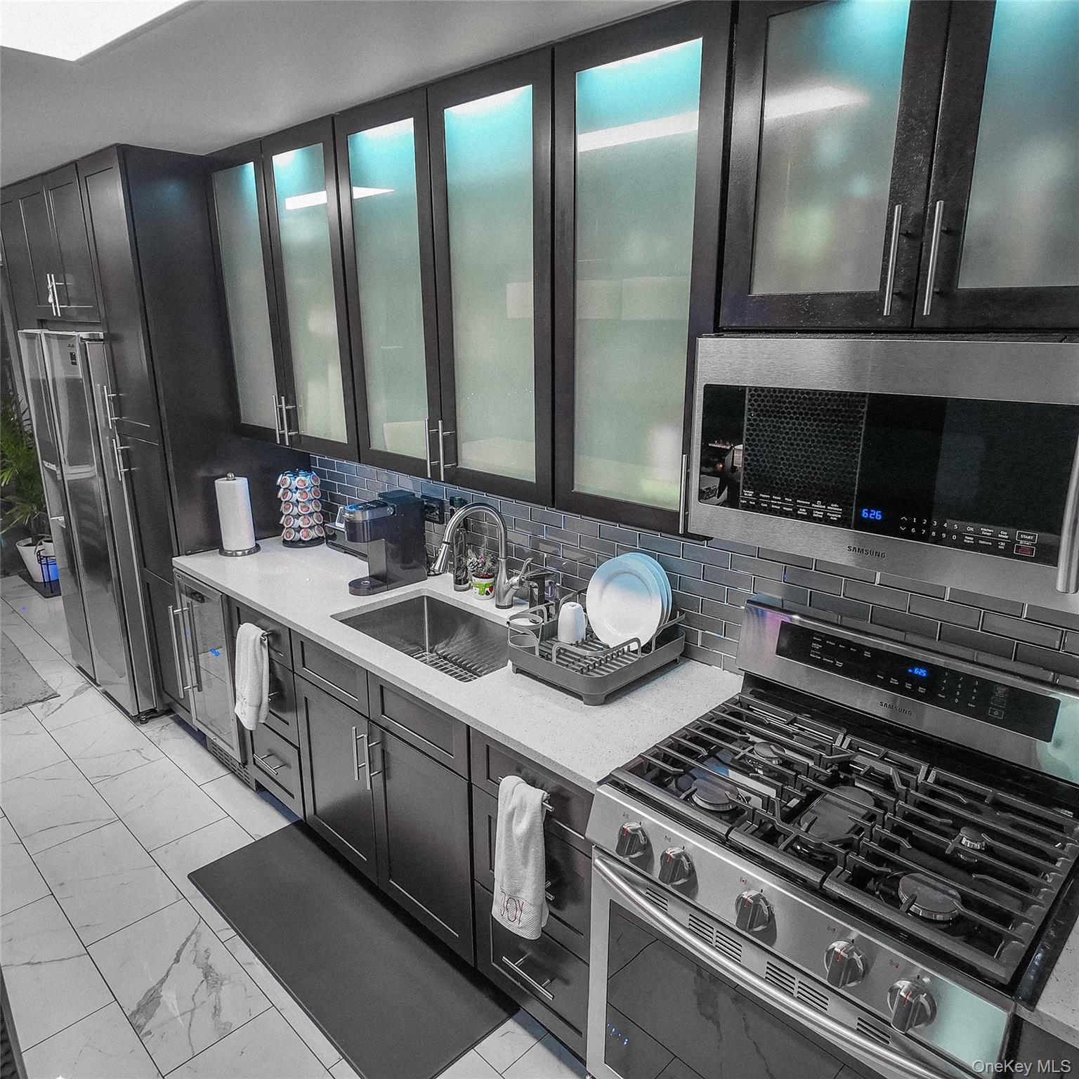 1966 Newbold Avenue 904