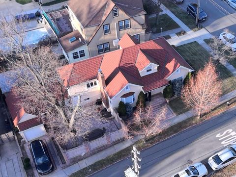 4020 249th Street Little Neck NY 11363