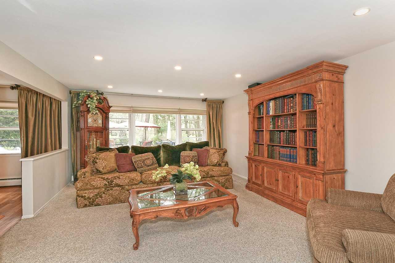 2 Glen Hill Court, Dix Hills, New York image 6