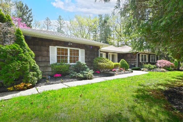 2 Glen Hill Court, Dix Hills, New York image 1