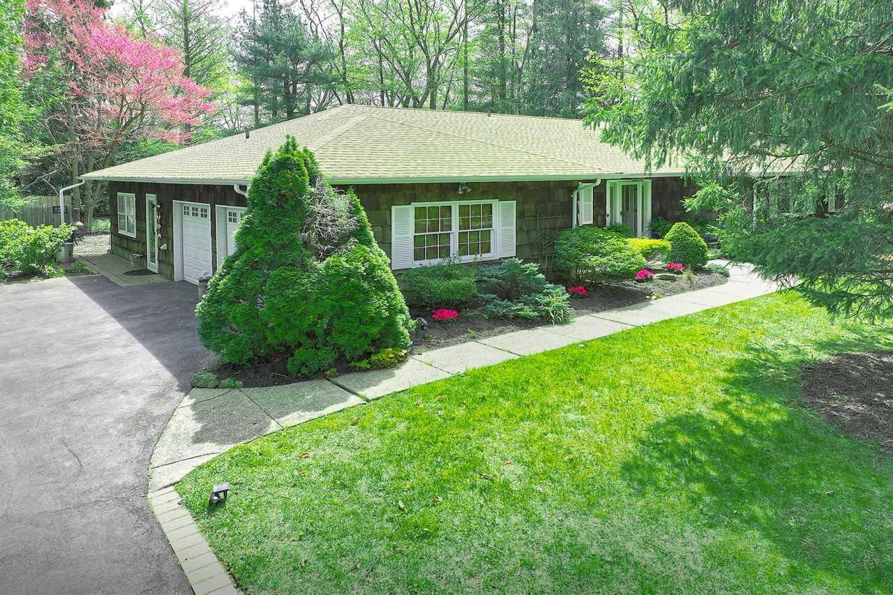 2 Glen Hill Court, Dix Hills, New York image 2