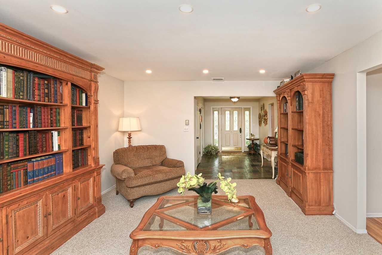 2 Glen Hill Court, Dix Hills, New York image 7
