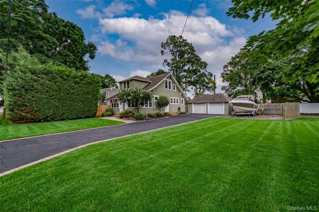Photo of 116 Railroad Avenue, Saint James, NY 11780 (MLS # 1028816)