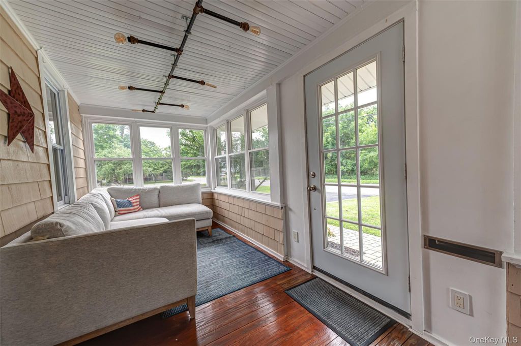 Photo of 116 Railroad Avenue, Saint James, NY 11780 (MLS # 1028816)