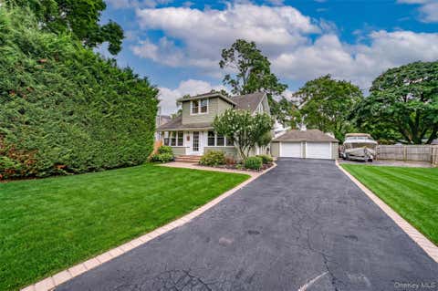 Photo of 116 Railroad Avenue, Saint James, NY 11780 (MLS # 1028816)