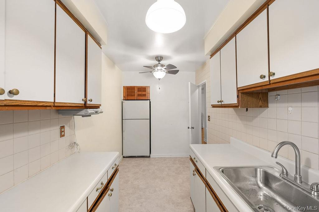 485 Bronx River Road A21