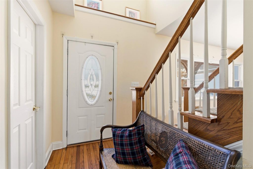 Photo of 12 Cannon Court, Huntington, NY 11743 (MLS # 959607)