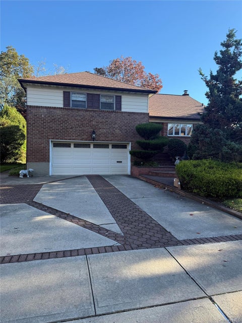 Apartment For Sale - 606 Blair Drive<br/> Westbury, NY 11590