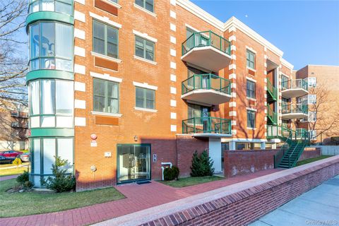 Apartment For Rent - 55 S Middle Neck Road #4 C<br/> Great Neck, NY 11021