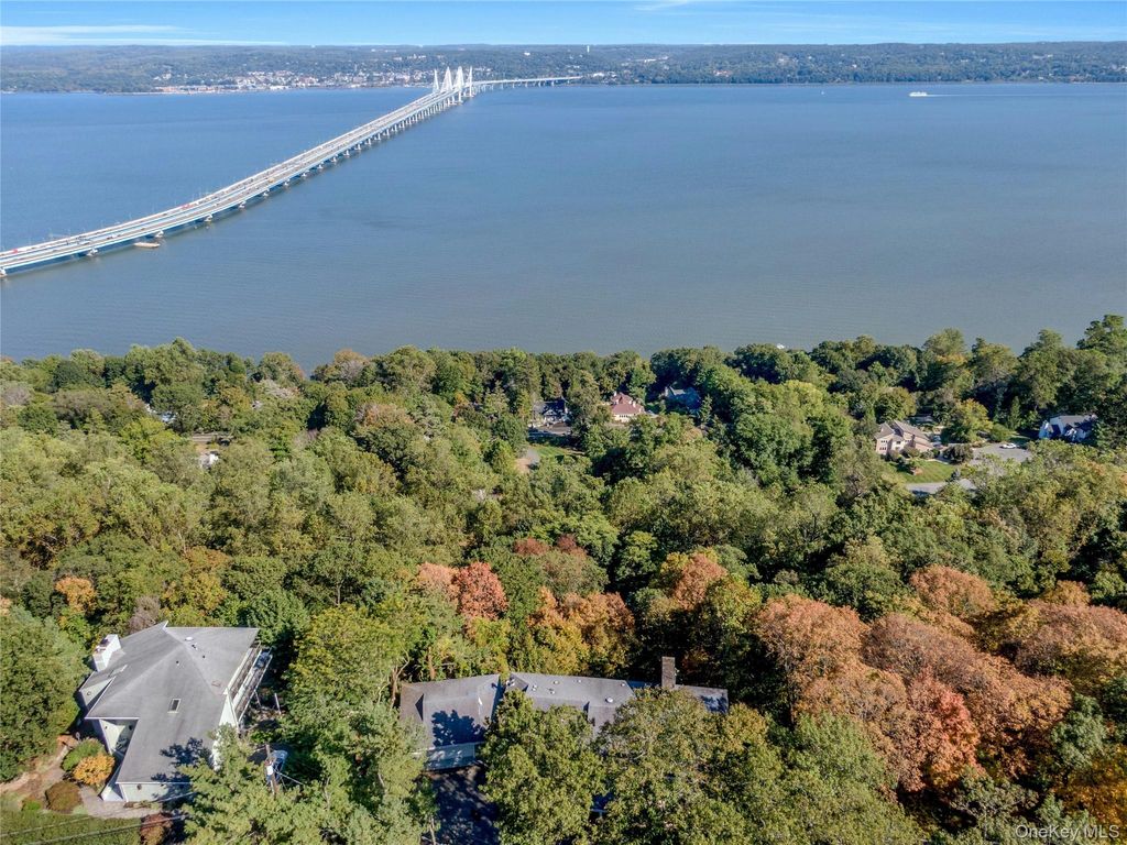 Photo of 29 Tweed Boulevard, Nyack, NY 10960 (MLS # 921958)