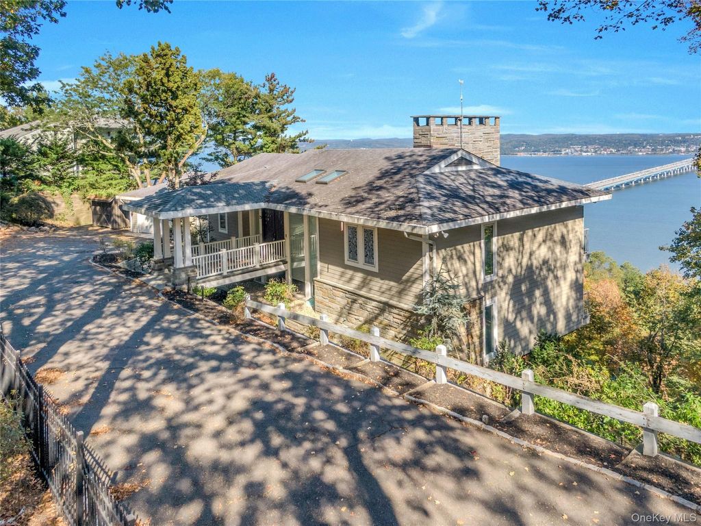 Photo of 29 Tweed Boulevard, Nyack, NY 10960 (MLS # 921958)