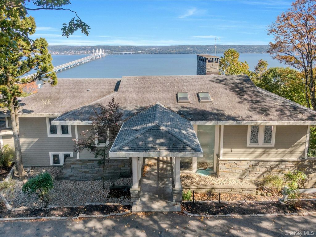 Photo of 29 Tweed Boulevard, Nyack, NY 10960 (MLS # 921958)